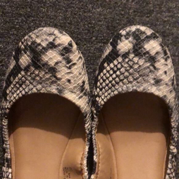 Mossimo Brand Women's Size 8.5 Black White Gray Snakeskin Print Ballet Flats - Picture 2 of 5